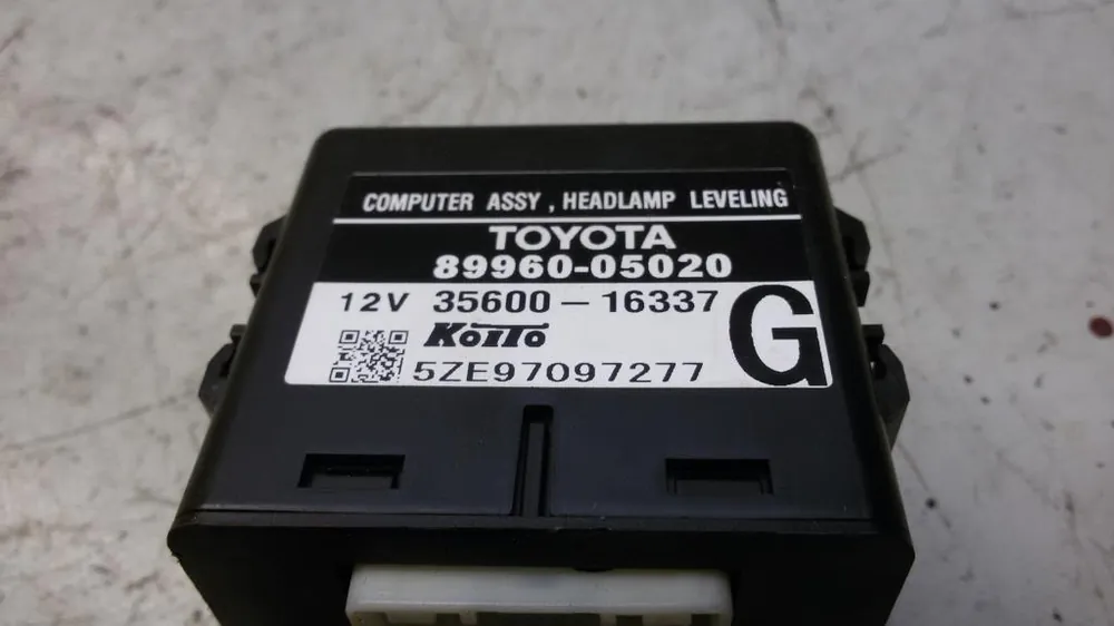 Geprüft Sonstiges gebraucht TOYOTA AVENSIS T25 (01/03-) Baujahr 2006
